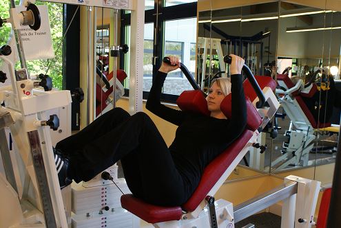 Medizinische Trainingstherapie an der Beinpresse Medizinische Trainingstherapie an der Beinpresse